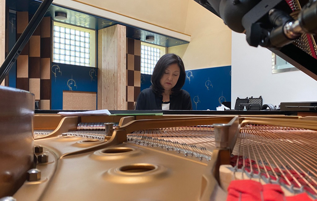 Atzko Kohashi during recording session for Sound Liaison - Sketches of Seasons