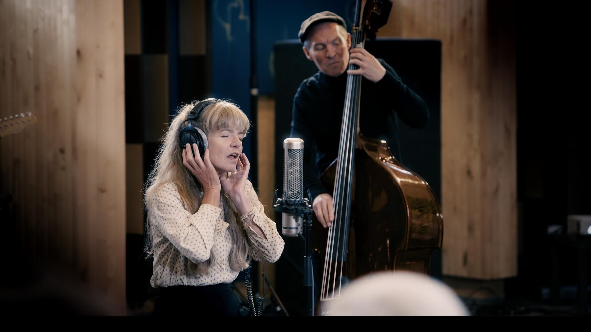 Carmen Gomes Inc. - One-Mic Recording Bluesy May